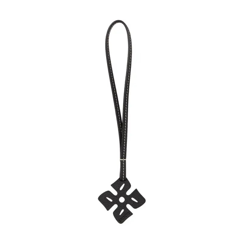 Charm Lau Negro en piel